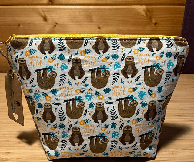 Classic fabric cosmetic pouch 
